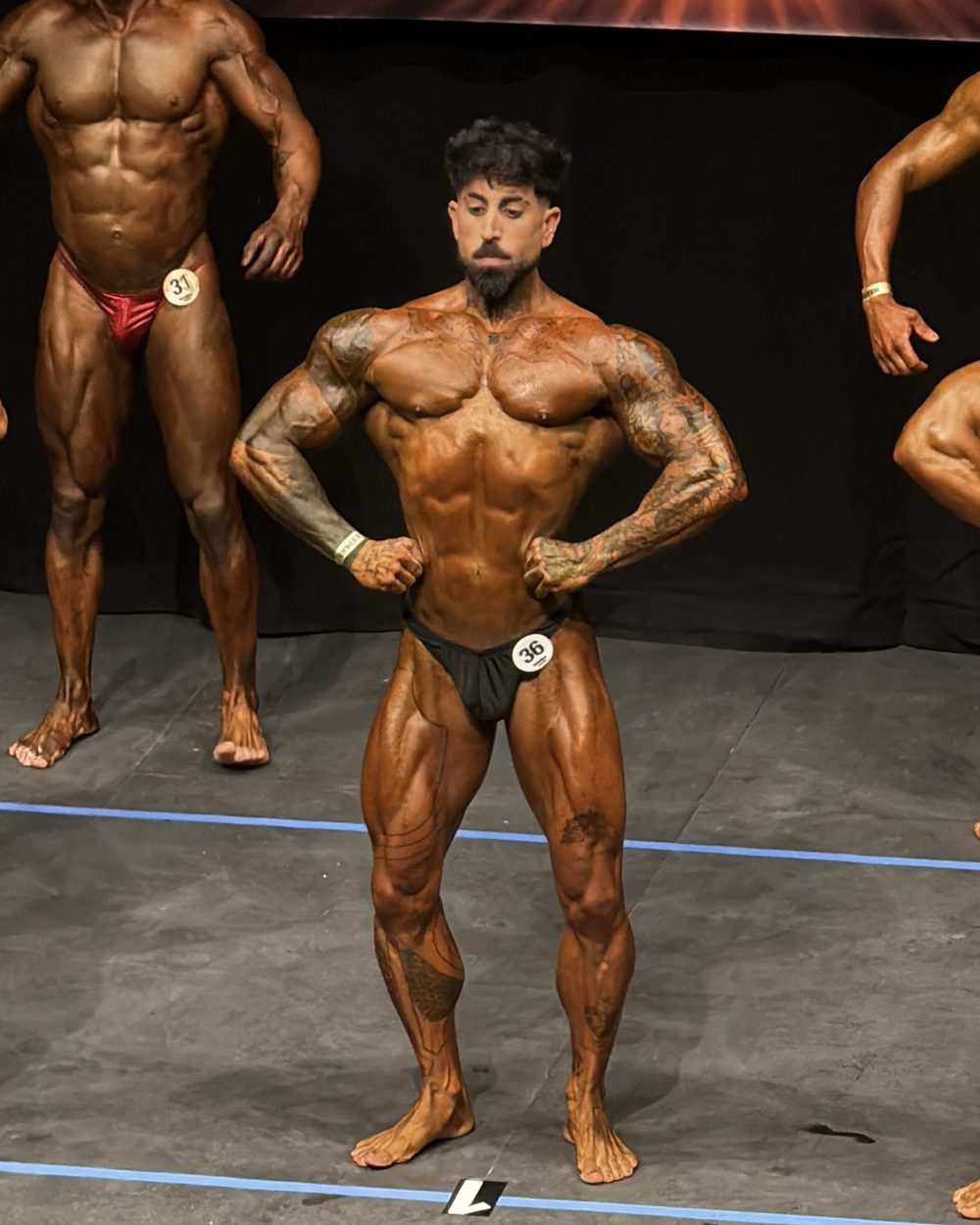 Raúl Peláez con el dorsal 36 haciendo dorsal frontal en WABBA Catalunya